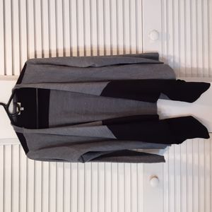 🧊*Democracy Black & Gray Open Front NWOT